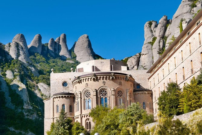 Montserrat: Cog-Wheel, Basilica, Black Madonna & Licor Tasting - Tasting Montserrat Liquors at La Botiga