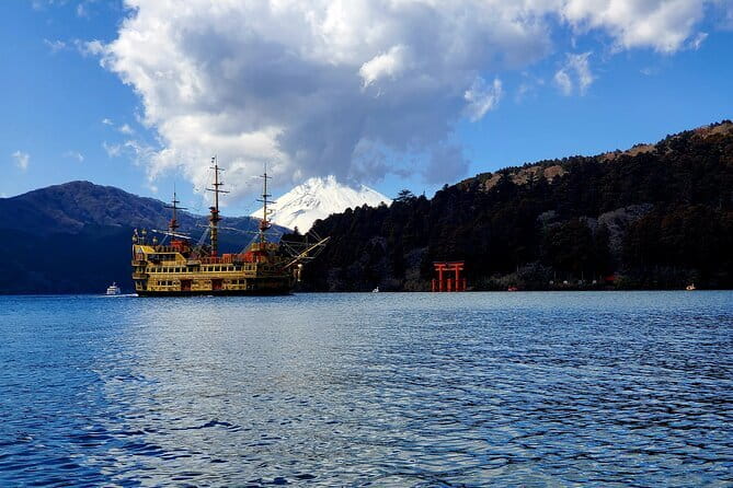 Mt Fuji & Hakone Private Tour from Tokyo: Return by Bullet Train - Chureito Pagoda and the first Fuji photographs