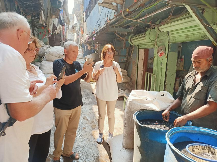 Mumbai: Dharavi Slum and Dhobi Ghat Tour with Train Ride - Why this tour shows a working Mumbai