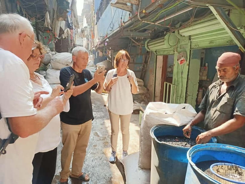 Mumbai: Dharavi Slum and Dhobi Ghat Tour with Train Ride - Starting at Third Wave Coffee