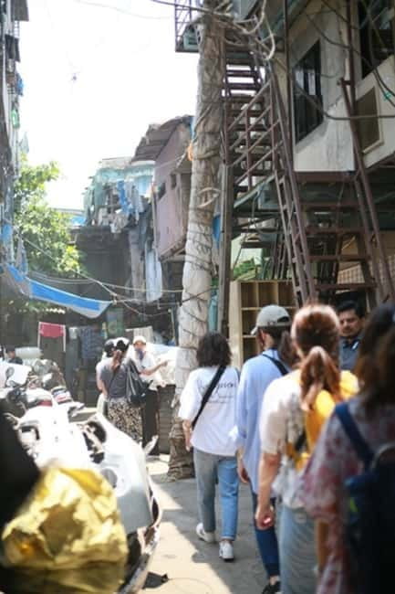 Mumbai: Dharavi Slum and Dhobi Ghat Tour with Train Ride - What the $26 price really covers