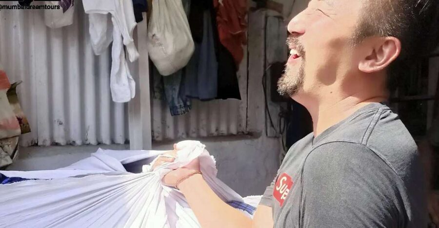 Mumbai: Dhobi Ghat Tour with Dharavi and Train Ride Options - Following the laundry from trough to iron
