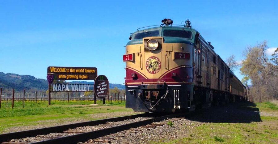 Napa Valley Wine Train: Gourmet Express Lunch or Dinner - Choosing between the bright lunch and evening dinner