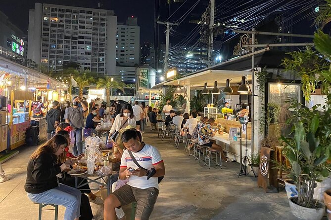 Night life in Bangkok - Jodd Fairs Train Night Market(Joint) - Walking through Jodd Fairs Rama 9