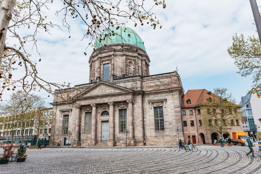 Nuremberg: City Tour with the Bimmelbahn Train - The Schöner Brunnen and the first city views
