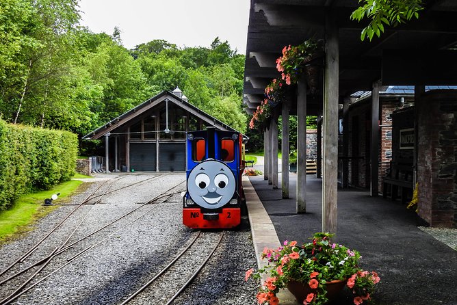 Oakfield Park Day Pass and Train Ride - Exploring the gardens, ponds, and woodland paths