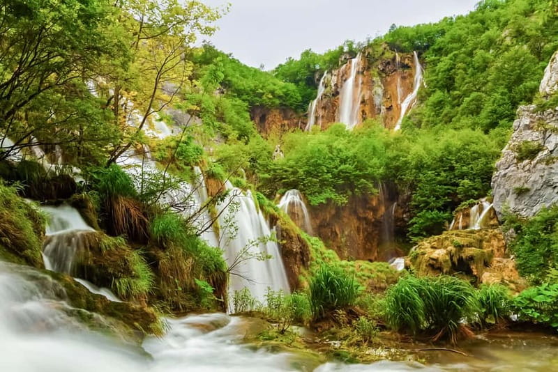 Plitvice Lakes: Guided Walking Tour with Train and Boat Ride - Why Plitvice works best with a guide