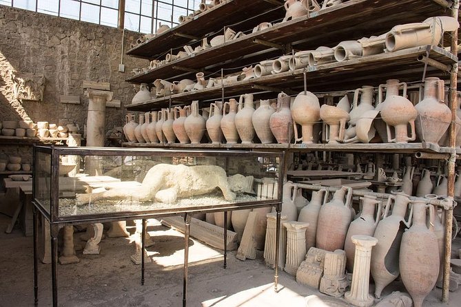 Pompeii and Naples Tour by High-Speed Train - Lunch above Naples, followed by coffee and sfogliatella