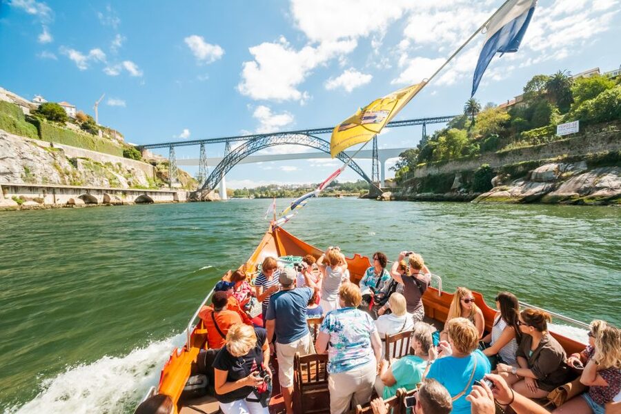 Porto: City Train Tour, River Cruise & Wine Cellar - Who will get the most from this package