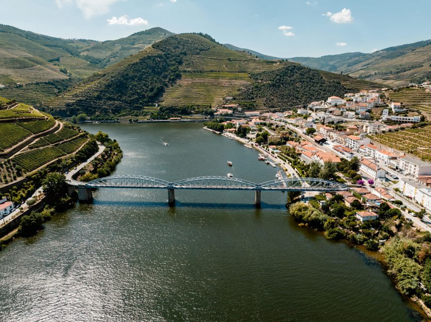Porto: Douro Valley Full-Day Boat, Train, and Lunch Tour - The train ride: scenic, nostalgic, and brief