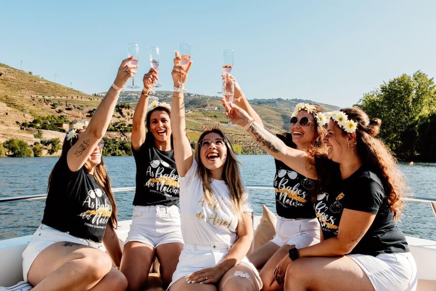 Porto: Douro Valley Full-Day Boat, Train, and Lunch Tour - Pinhão and the quinta visit