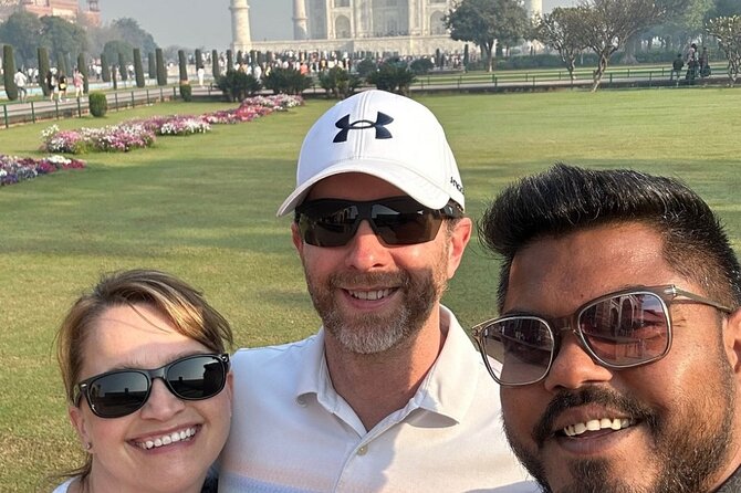 Private day tour of Taj Mahal and Agra fort by super-fast train - ALL INCLUSIVE - Lunch at a five-star hotel, with one important check