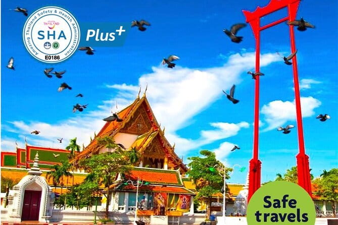 Private Floating Market & Maeklong Railway Tour from Bangkok - Lunch and a riverside temple at Wat Phet Samuth Woravihan