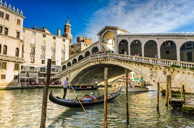 Private Full Day Tour from Milan to Venice with local tour guide and fast train - A fast way to turn Milan into a Venice day