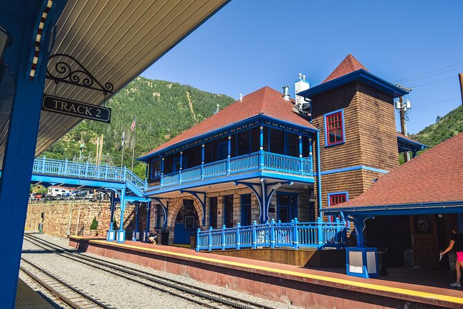 Private Pikes Peak COG Railway, Manitou & Garden of the Gods - Three Colorado highlights in one long day