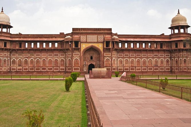 Private Taj Mahal & Agra Tour By Gatimaan Express Train - The guides and drivers matter