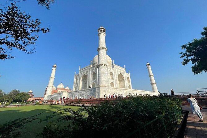 Private Taj Mahal Tour from Delhi By Gatiman Express Train - Meeting your Agra guide at the station