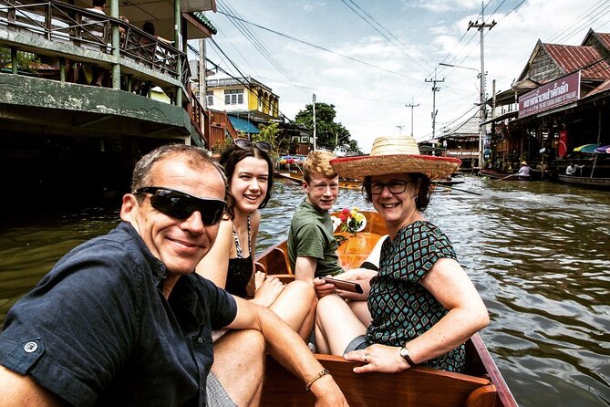 Private tour : Railway & Floating Market and the Bridge over river Kwae - Kanchanaburi War Cemetery and a quiet pause