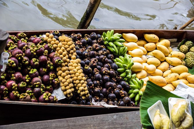Private tour : Railway & Floating Market and the Bridge over river Kwae - Walking across the River Khwae Bridge