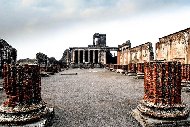 Private Tour Rome to Pompeii in private vehicle or fast train - Private car or train from Rome