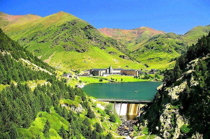 Pyrenees Private Tour from Barcelona with Easy Hike & Cogwheel Train - What the private format is worth
