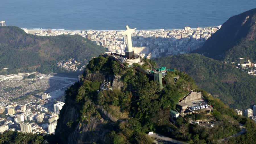 Rio: Maracanã Stadium & Christ the Redeemer by Rack Railway - Guides, commentary, and language choices