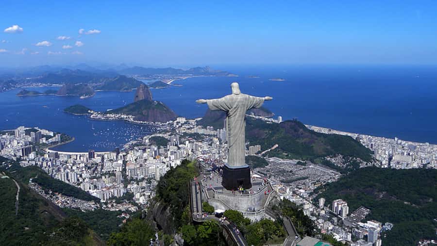 Rio: Maracanã Stadium & Christ the Redeemer by Rack Railway - The rack railway adds more than transport