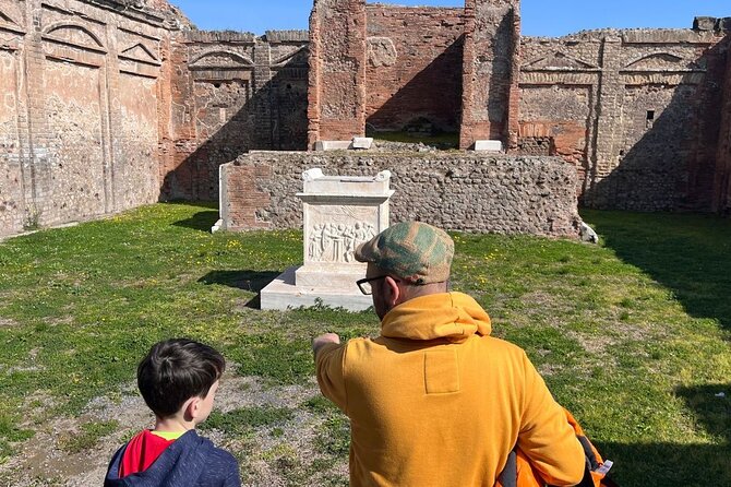 Rome to Pompeii Guided Tour with Wine & Lunch by High Speed Train - Lunch and wine on Mount Vesuvius