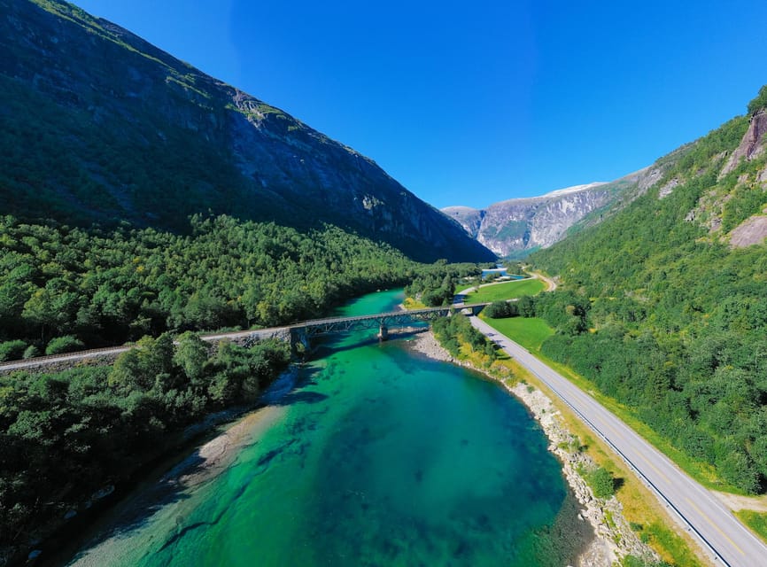 Romsdalen: Rauma Railway Golden Train with Guide - Kylling Bridge, the railway’s star photo stop