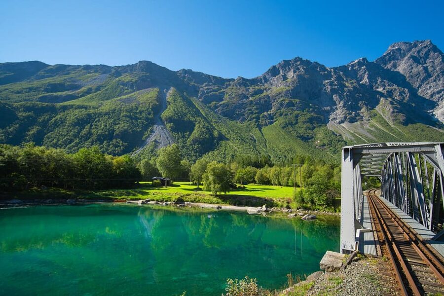 Romsdalen: Rauma Railway Golden Train with Guide - The return journey gives you a second view