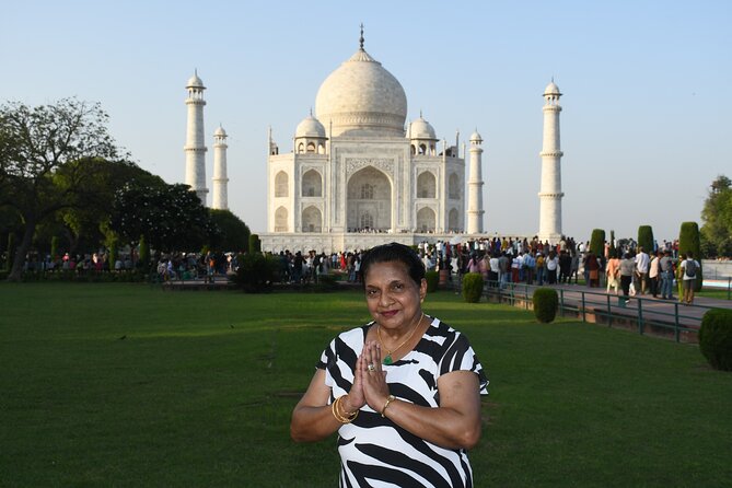 Same Day Agra Tour By Luxury Gatimaan Train From Delhi - Food, train classes, and the real price