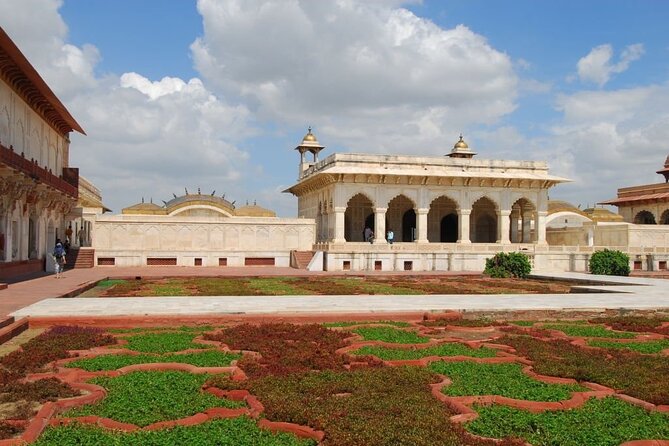Same Day Taj Mahal Tour by Gatiman Express Train - Lunch at an air-conditioned Agra restaurant