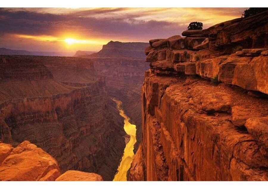 Sedona/Flagstaff: Grand Canyon Tour & First-Class Train Ride - Grand Canyon Village and the first rim views