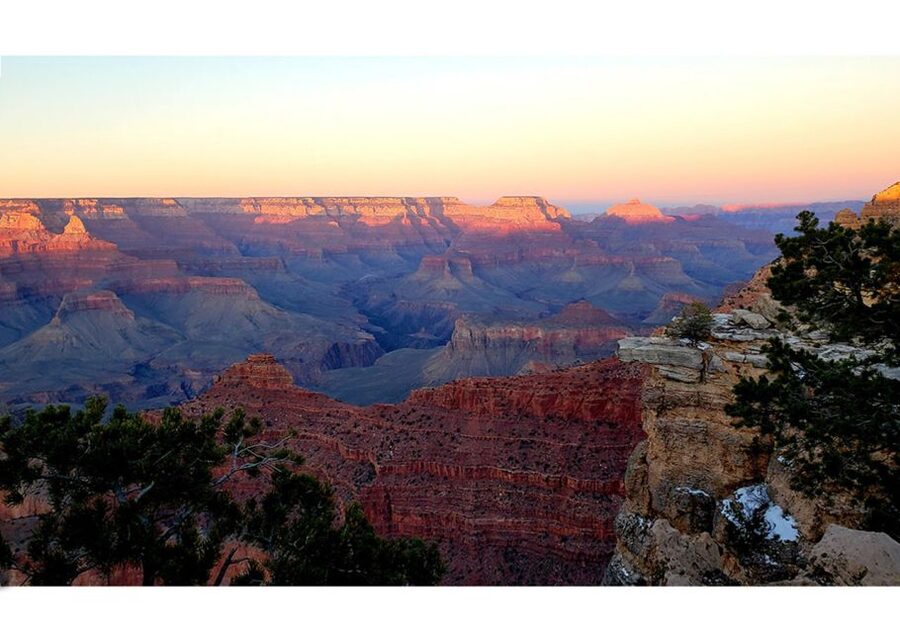 Sedona/Flagstaff: Grand Canyon Tour & First-Class Train Ride - Cameron Trading Post and Navajo artwork