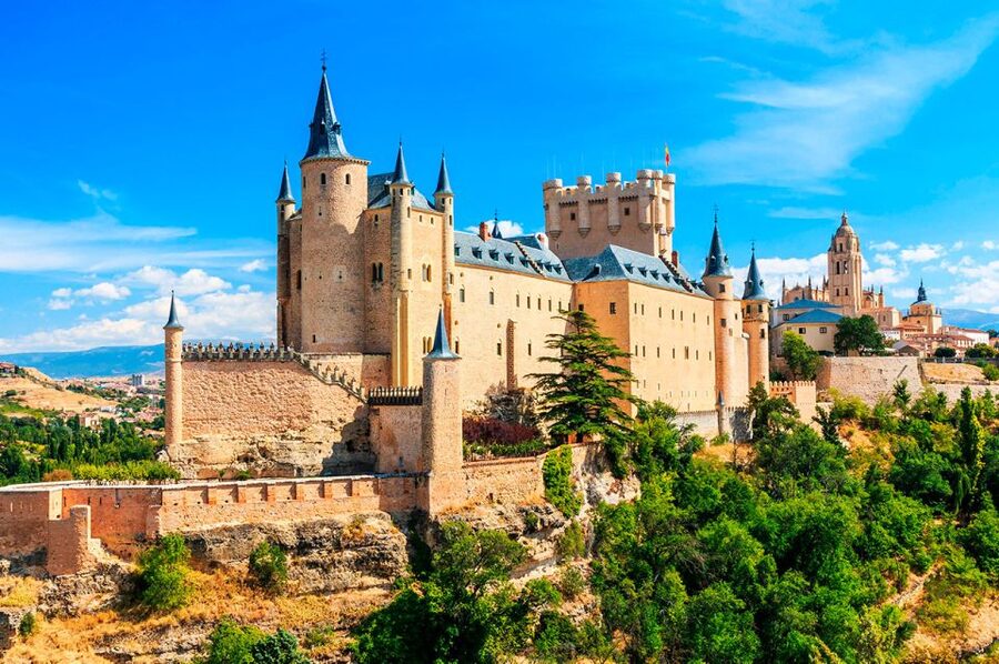 Segovia Private Guided Visit & Alcazar with High Speed Train - Meeting Segovia’s Roman Aqueduct