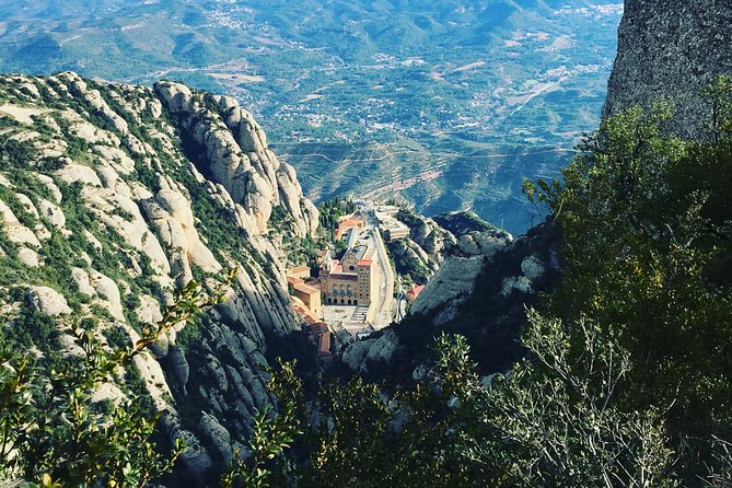 Semi-Private Montserrat Monastery, Funicular & Scenic Nature Walk - Time for cheese, coffee, and a look around