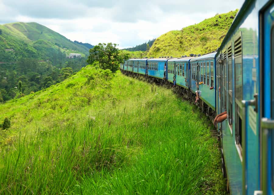 Sri Lanka Private 2-day Tour:Train Trip, Kandy, Nuwara Eliya - Tea factory and a cup of Ceylon tea
