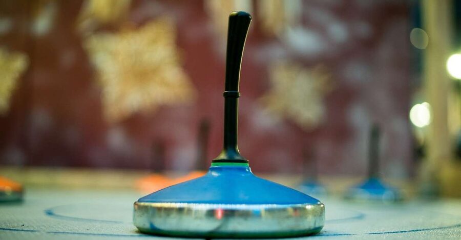 Stuttgart: Curling rail rental - The plastic rink and what its condition means
