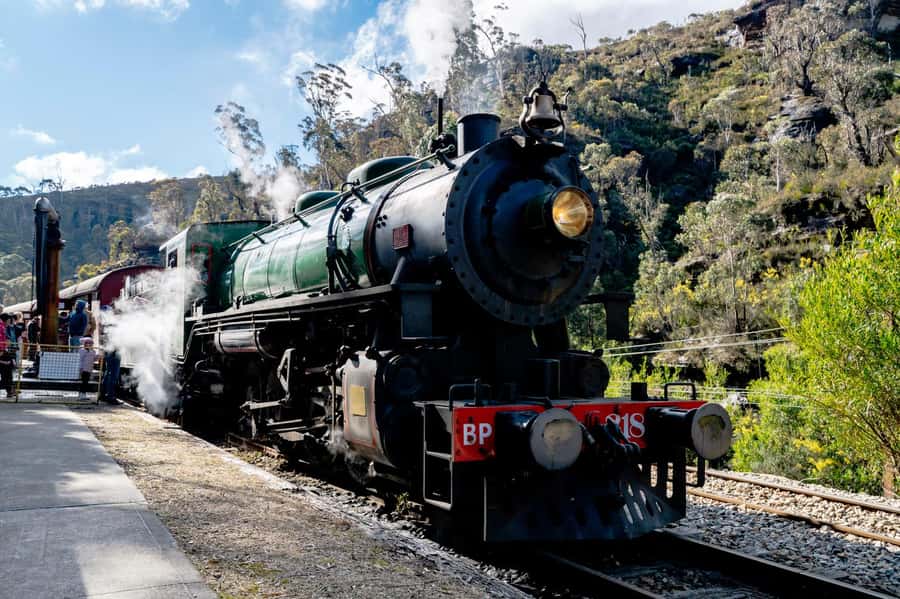 Sydney: Heritage Zig Zag Steam Train and Blue Mountains Tour - Katoomba gives you one hour for lunch