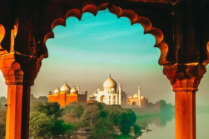 Taj Mahal Agra Tour by Gatimaan Express Train - What the Gatimaan Express ride is really like
