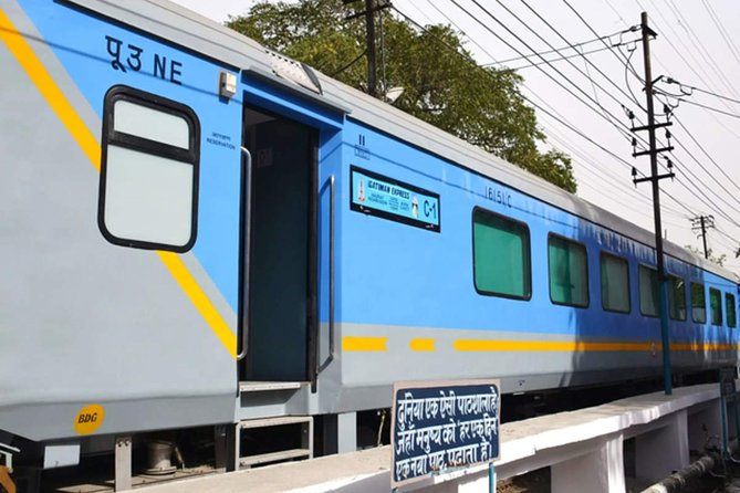 Taj Mahal Day Tour From Delhi by Superfast Train - Lunch: convenient, but budget extra time and money