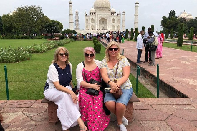 Taj Mahal Tour by Gatimaan Express Train With Lunch At 5 Star Hotel - Arriving in Agra with a private guide