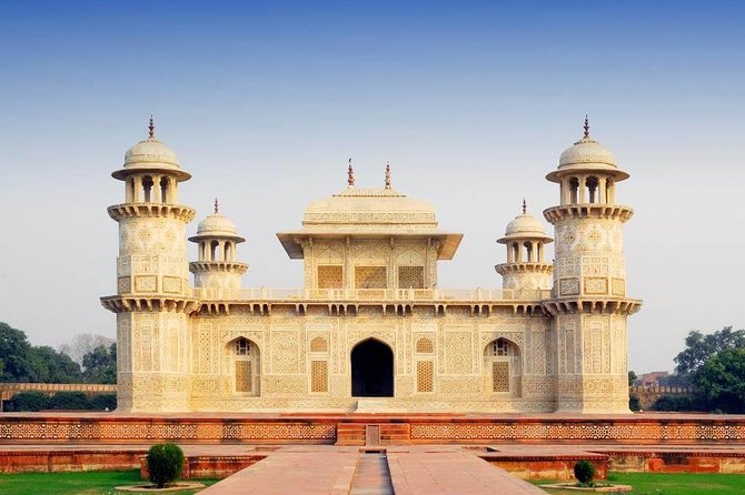 Taj Mahal Tour by Gatimaan Train/Rail All Inclusive - Reaching Agra and meeting your guide