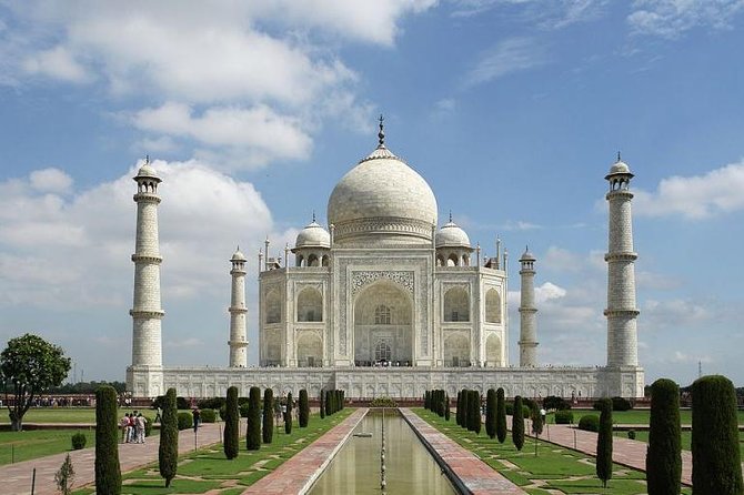 Taj Mahal Tour from Delhi by India's Fastest Train (GATIMAAN EXP) - Meeting your Agra guide at the station