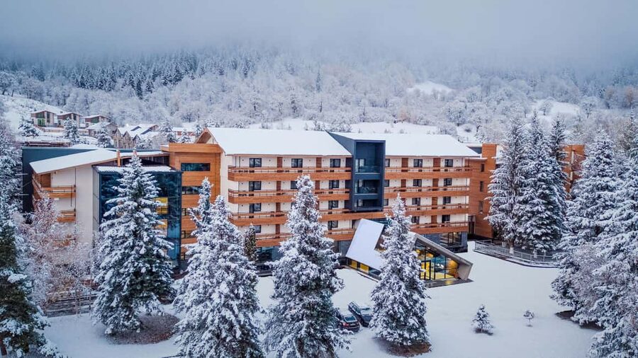 Tbilisi: Borjomi, Bakuriani & Kukushka Train Tour - Borjomi begins with water, trees, and a long spa tradition