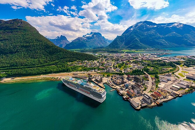 The Golden Train on Rauma Railway in Romsdalen - What makes Bjorli worth the stop