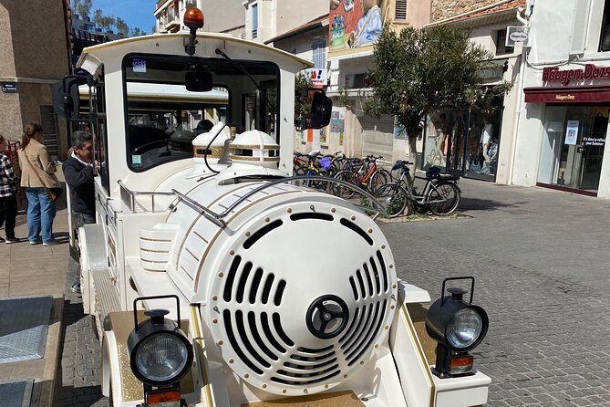 The Little Train of Antibes Juan-les-Pins - Juan-les-Pins, beaches and art deco sights