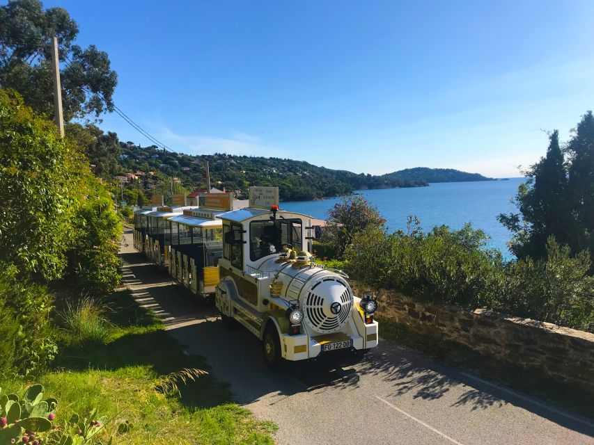 The Little Train of Lavandou's beaches - Commentary that adds local context