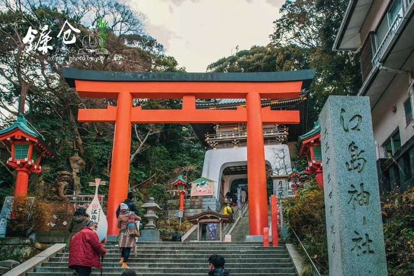 Tokyo: Kamakura & Enoshima Day Tour with Pickup & Train Ride - Tsurugaoka Hachimangu and Kamakura’s samurai past