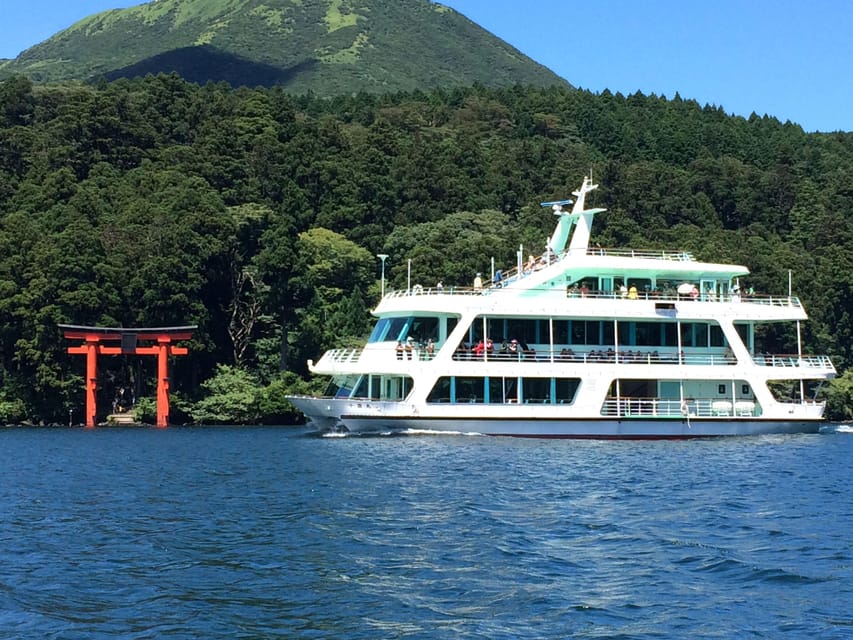 Tokyo Mt Fuji 5th St & Hakone Cruise Bus Tour w/Bullet Train - Cruising across Lake Ashi